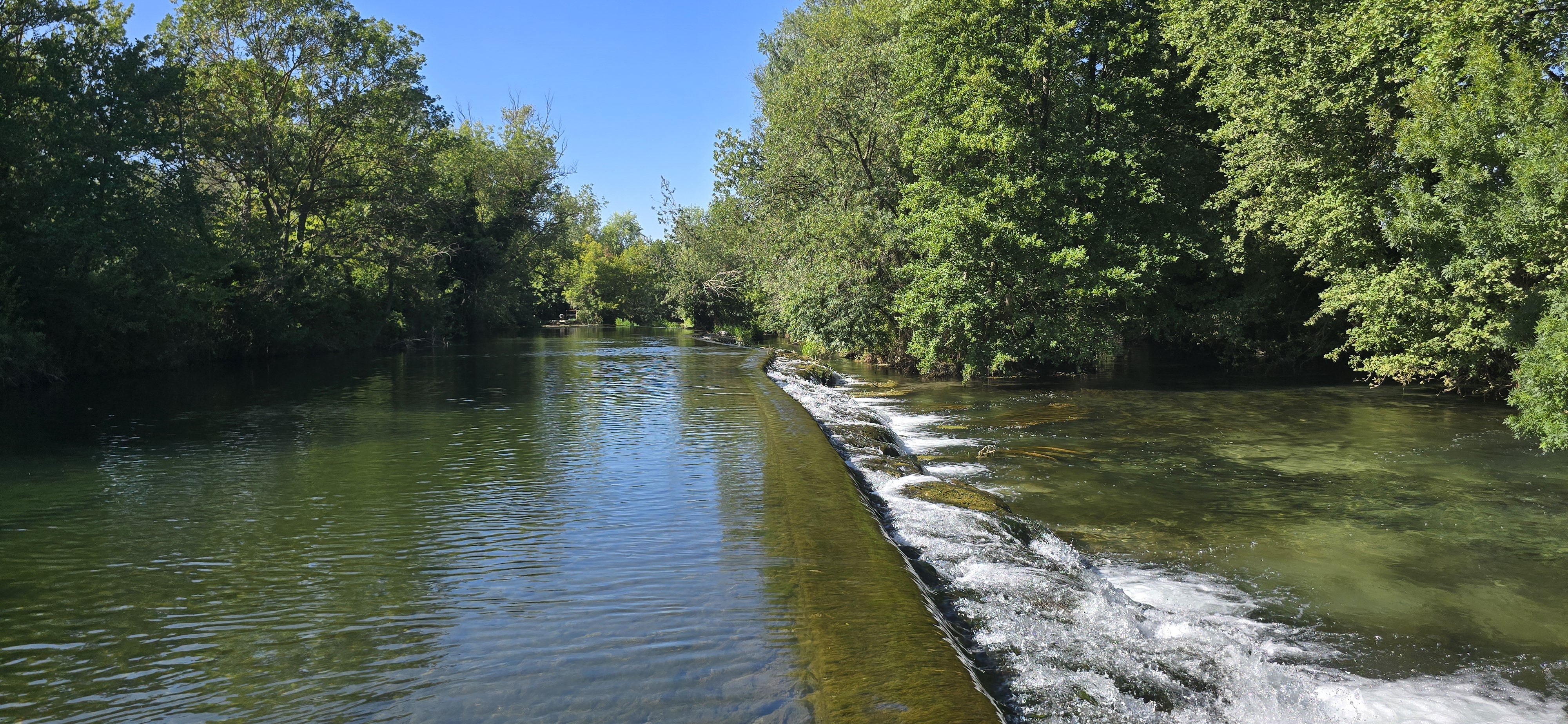 La Sorgue, un seuil de rivière au cœur du domaine